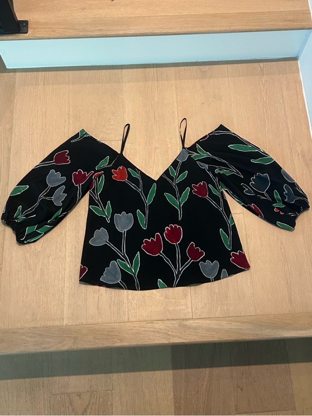 Alice + Olivia Black Floral Cold Shoulder V-Neck Top with Tulips